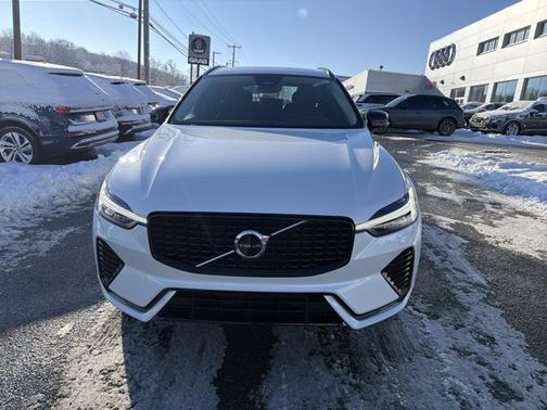 2025 Volvo XC60 Core