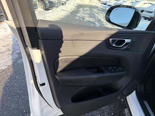 2025 Volvo XC60 Core