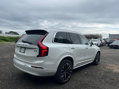 2026 Volvo XC90 Plus