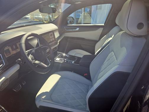 2025 Volkswagen Atlas Cross Sport 2.0T SEL Premium R-Line