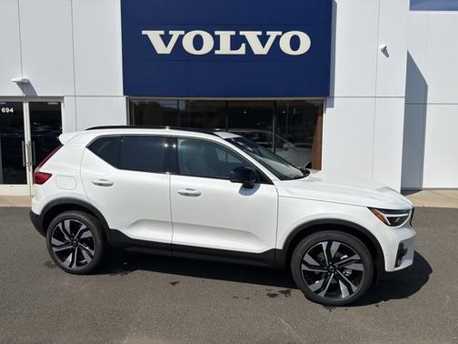 Crystal White 2026 Volvo XC40 Ultra