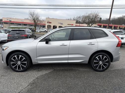 2025 Volvo XC60 Plus