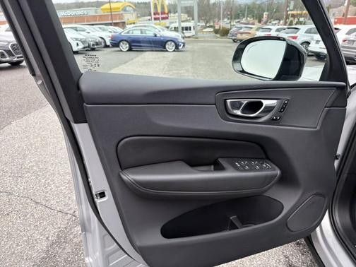 2025 Volvo XC60 Plus