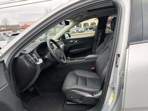 2025 Volvo XC60 Plus