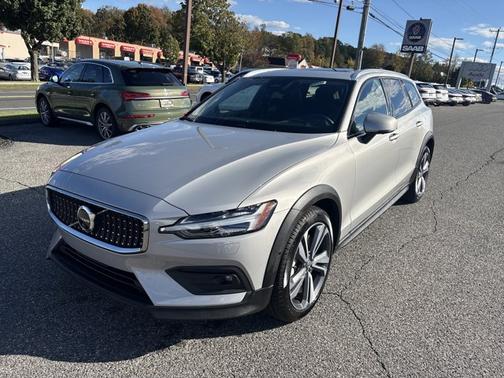 2025 Volvo V60 Cross Country Plus