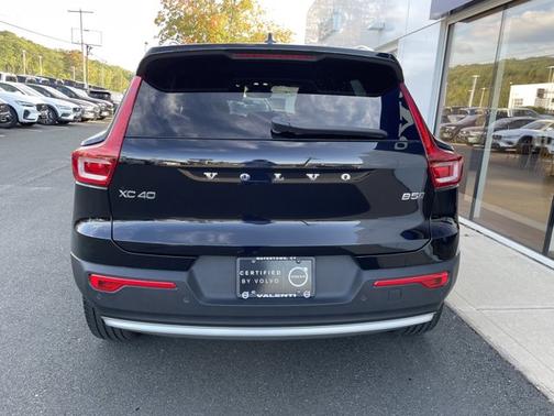 2025 Volvo XC40 Core Bright Theme