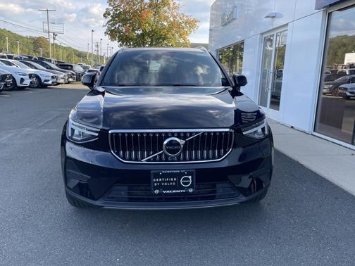 2025 Volvo XC40 Core Bright Theme