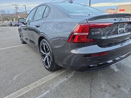 2024 Volvo S60 Core Dark Theme
