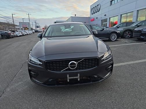 2024 Volvo S60 Core Dark Theme
