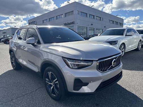 2025 Volvo XC40 Core Bright Theme