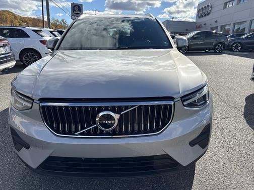 2025 Volvo XC40 Core Bright Theme
