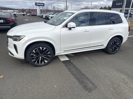 2026 Volvo XC90 Plus