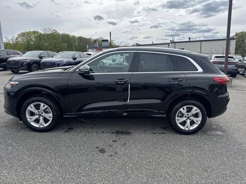 Mythos Black Metallic 2026 Audi Q5 Premium