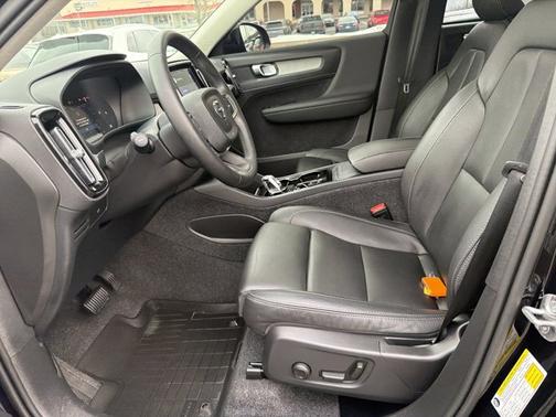 2025 Volvo XC40 Plus Dark Theme