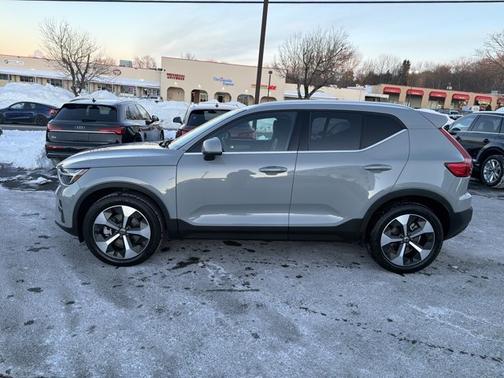 2025 Volvo XC40 Plus Bright Theme