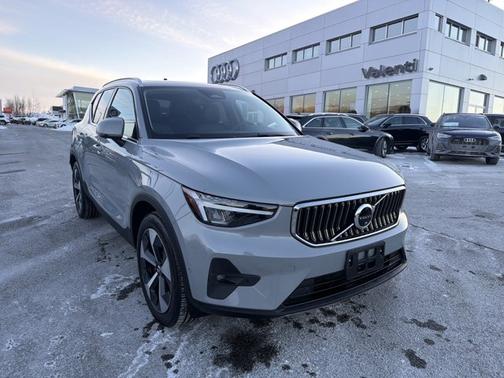 2025 Volvo XC40 Plus Bright Theme