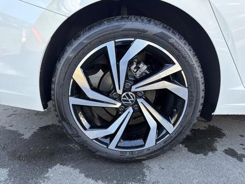 Opal White Pearl 2026 Volkswagen Jetta SEL