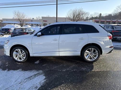 2023 Audi Q7 Premium Plus