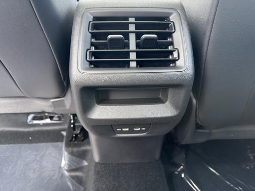 PURE WHITE 2026 Volkswagen Tiguan SE