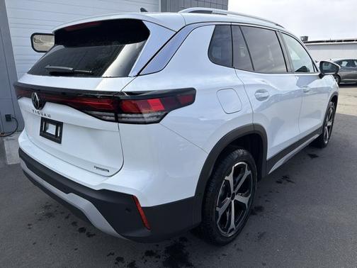 PURE WHITE 2026 Volkswagen Tiguan SE