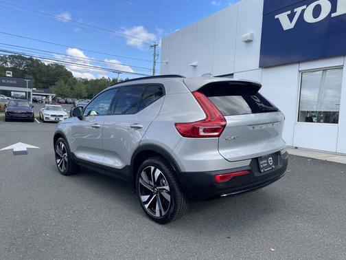 2025 Volvo XC40 Plus Dark Theme