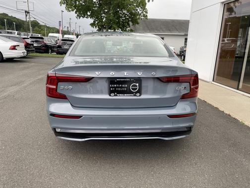 2024 Volvo S60 Core Dark Theme