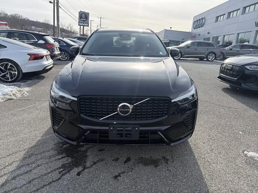 2025 Volvo XC60 Core