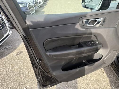 2025 Volvo XC60 Core