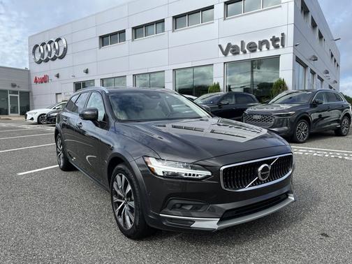 2024 Volvo V90 Cross Country Plus