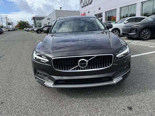 2024 Volvo V90 Cross Country Plus