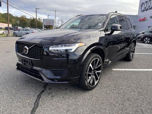2023 Volvo XC90 Recharge Plug-In Hybrid Ultimate Dark Theme
