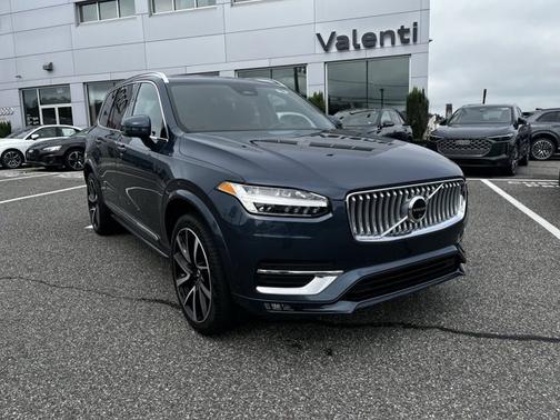 2024 Volvo XC90 Plus Bright Theme
