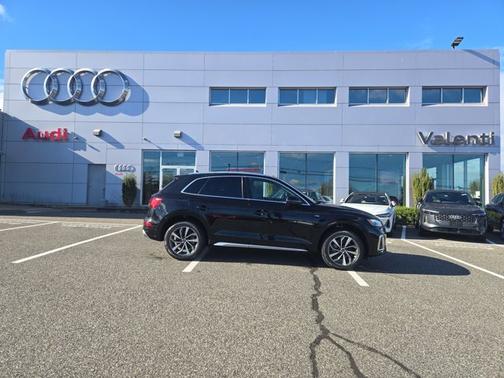 2023 Audi Q5 S line Premium Plus