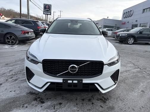 2025 Volvo XC60 Core
