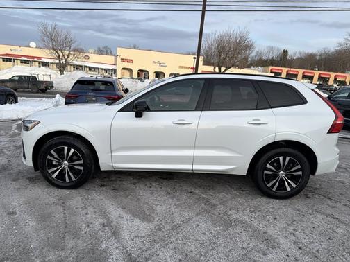 2025 Volvo XC60 Core