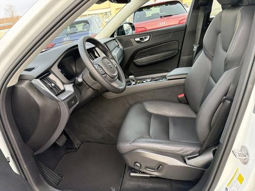 2025 Volvo XC60 Core