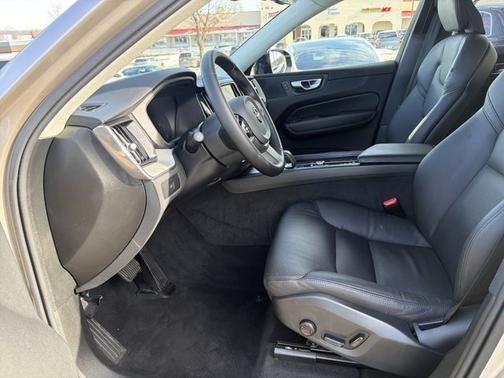 2025 Volvo XC60 Plus