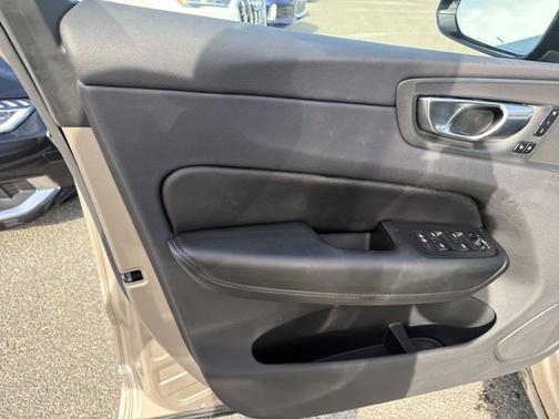 2025 Volvo XC60 Plus