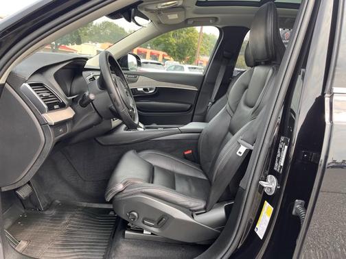 2024 Volvo XC90 Ultimate Bright Theme