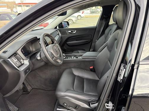 2025 Volvo XC60 Core