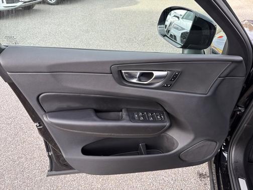 2025 Volvo XC60 Core