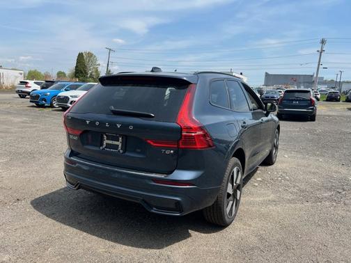 2025 Volvo XC60 Plug-In Hybrid Plus