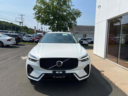 2025 Volvo XC60 Plug-In Hybrid Plus