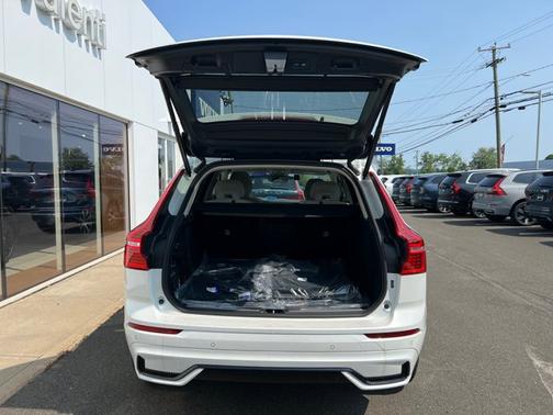 2025 Volvo XC60 Plug-In Hybrid Plus
