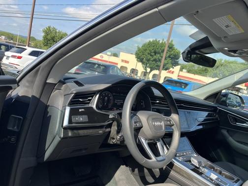 2025 Audi Q8 Premium Plus