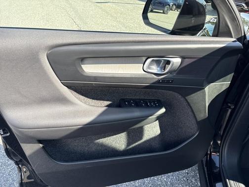 2025 Volvo XC40 Plus Dark Theme