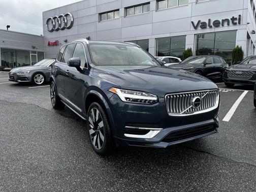 2024 Volvo XC90 Recharge Plug-In Hybrid Ultimate Bright Theme