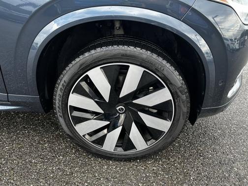 2024 Volvo XC90 Recharge Plug-In Hybrid Ultimate Bright Theme