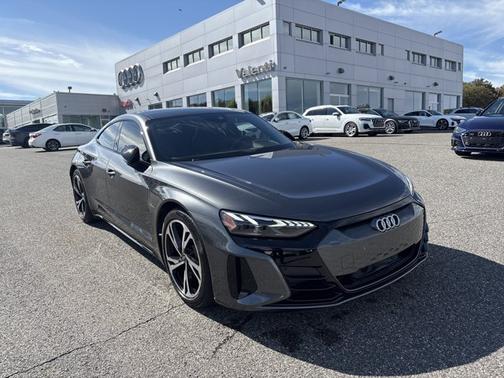 2023 Audi e-tron GT Premium Plus