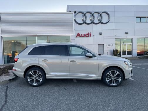 2022 Audi Q7 Premium Plus